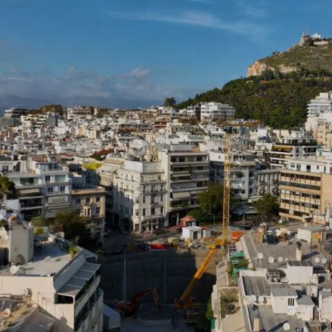 Μετρό Αθήνας - Νέα Γραμμή 4: Το «μικρό θαύμα» 35 μέτρα κάτω από τη γη για τον νέο σταθμό Κολωνάκι σε εντυπωσιακά πλάνα από drone. 