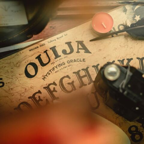 Σκωτία: Οργάνωση θεωρεί πως οι σεξεργάτριες εκτίθενται σε απόκρυφες δραστηριότητες όπως η... γιόγκα