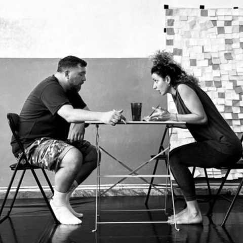 Anser: Συνέντευξη με τον ράπερ για τον πρωταγωνιστικό του ρόλο στη θεατρική παράσταση «Η Ατζέντα» που σκηνοθετεί ο Δημήτρης Αγοράς στο Altera Pars.