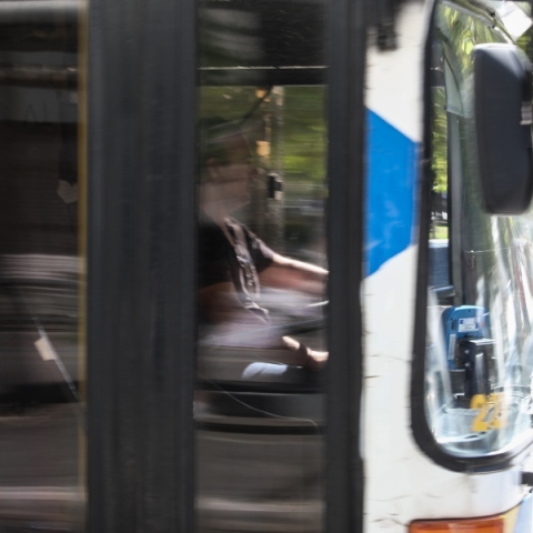 Δεν είναι και τόσο φοβερό να οδηγείς λεωφορείο πιωμένος