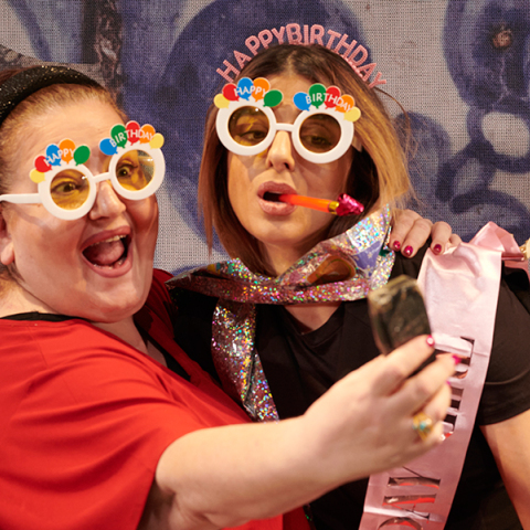 Κερδίστε διπλές προσκλήσεις για το «Μαμά μου!» στο θέατρο Μουσούρη