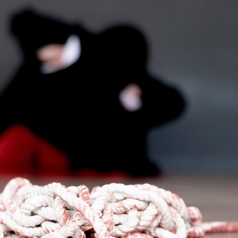 Κερδίστε διπλές προσκλήσεις για την performance «Ρωγμές» στο θέατρο Ροές