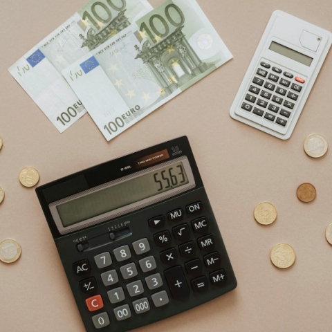 Μειώσεις φόρων: το τυράκι και η φάκα