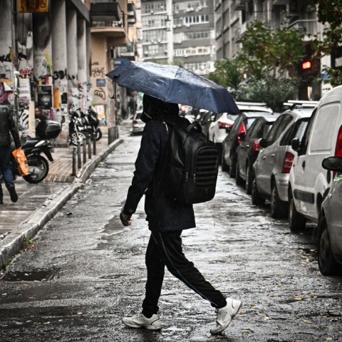 Άτομο με ομπρέλα