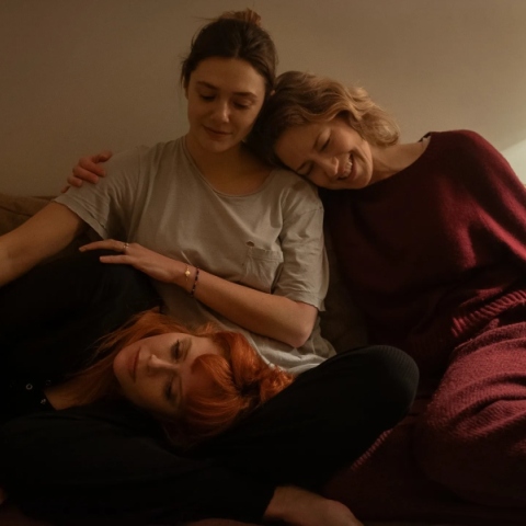 «Οι τρεις κόρες του»: Κάρι Κουν, Ελίζαμπεθ Όλσεν και Νατάσα Λιόν για Όσκαρ