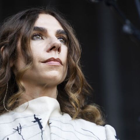 Η PJ Harvey διασκευάζει Joy Division - Ερμηνεύει τον post-punk ύμνο της δεκαετίας του '80 «Love Will Tear Us Apart» στη σειρά «Bad Sisters» του Apple TV+