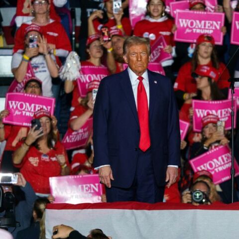 Η ατζέντα Τραμπ για τη μετανάστευση: Τα πέντε σημεία του προγράμματος του εκλεγμένου προέδρου των ΗΠΑ για κρατήσεις και απελάσεις.