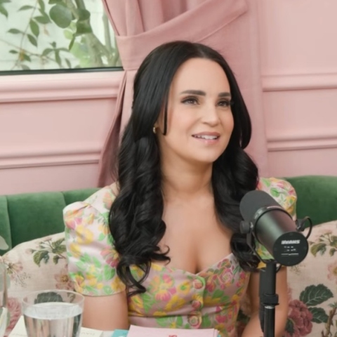 H YouTuber που κάπνισε τις στάχτες του πατέρα της 