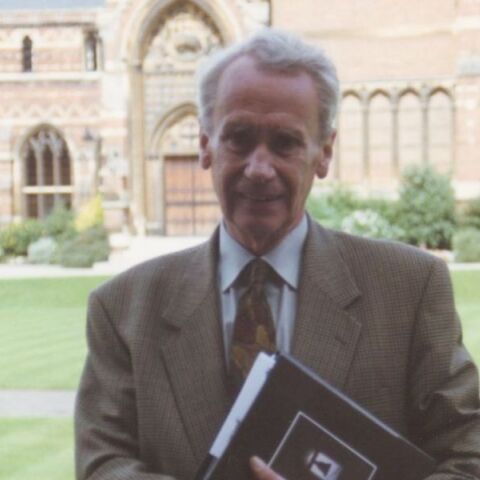 Σαν σήμερα γεννήθηκε ο Κρίστοφερ Τόλκιν, γιος του Τζ. Ρ.Ρ. Τόλκιν, συγγραφέα των Χόμπιτ και Άρχοντας των Δαχτυλιδιών - Η συμβολή του στο έργο του πατέρα του 