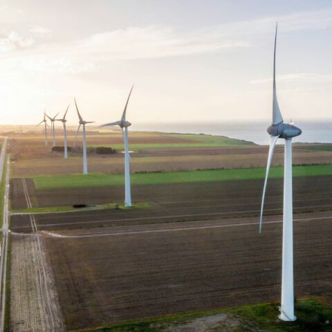 Amazon: Έργα αιολικής ενέργειας μεγάλης κλίμακας στην Ελλάδα - Συνολική επένδυση άνω του 1 δισ. δολ. - Συγχρηματοδότηση από Εθνική Τράπεζα και Ταμείο Ανάκαμψης.