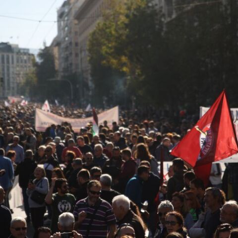 Απεργία: Ολοκληρώθηκαν οι πορείες - Πώς κινούνται τα μέσα, ανοιχτοί οι δρόμοι