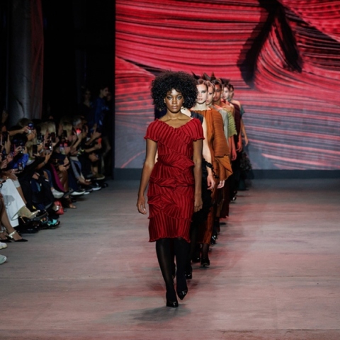 Η νέα συλλογή της Δάφνης Βαλέντε είναι εμπνευσμένη από τη γλυπτική του 20’