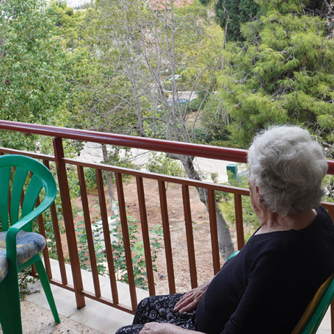 Εσύ; Θα έβαζες τους γονείς σου σε γηροκομείο; 