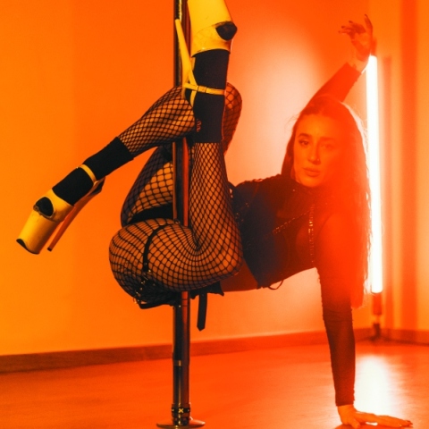 Ethaerial: Η σχολή που θα σε κάνει να λατρέψεις το Pole Dance
