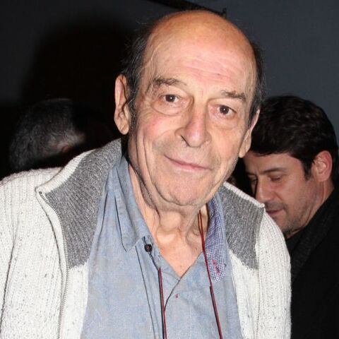 Μανούσος Μανουσάκης: Σε οξεία λευχαιμία οφείλεται ο θάνατός του, αναφέρει το ιατρικό ανακοινωθέν του νοσοκομείου Υγεία 