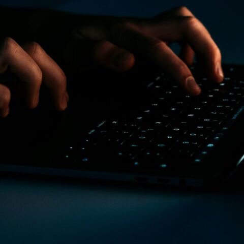 Συνελήφθη 16χρονος για revenge porn 