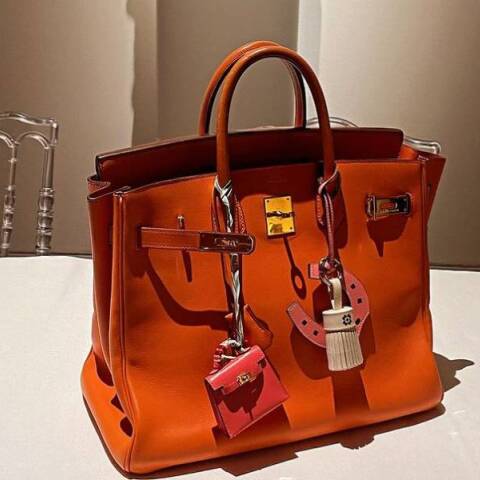 Φορτώστε τις τσάντες σας με ό,τι στολίδια βρείτε