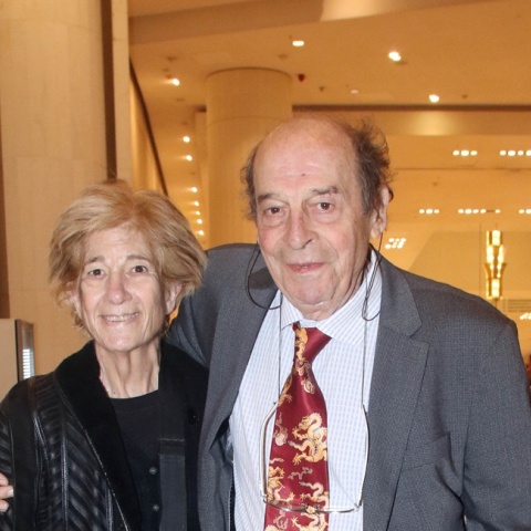 Ο Μανούσος Μανουσάκης, με τη σύζυγό του, Μαρία