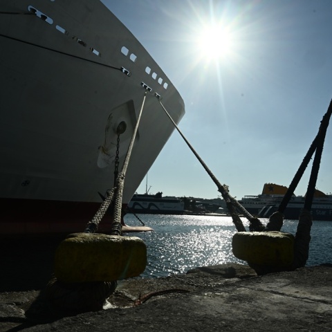 Δεμένα πλοία σε λιμάνι