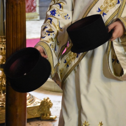 Ιερέας με άμφια