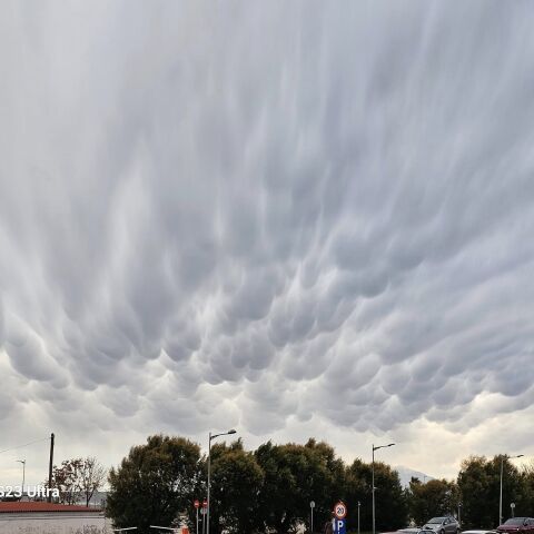 Σύννεφα mammatus σε Σαμοθράκη και Αλεξανδρούπολη: Τι γνωρίζουμε για το σπάνιο φαινόμενο