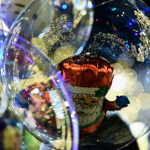 Άγιος Βασίλης μέσα σε μπαλόνι