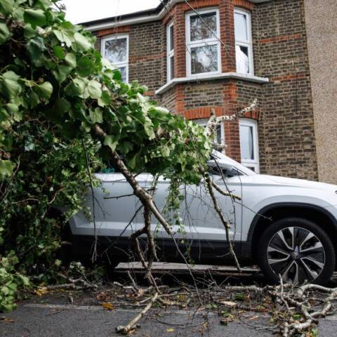 Η καταιγίδα Μπερτ σφυροκοπά το Ηνωμένο Βασίλειο - Πλημμύρες στην Ουαλία