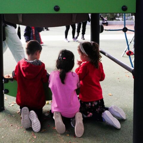 Δήμος Αθηναίων: Εντός του 2025 η κατασκευή επιπλέον 14 νέων παιδικών χαρών 