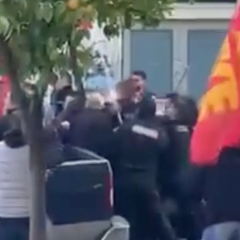 Το ανεξέλεγκτο ΚΚΕ στην υπεράσπιση του Στάλιν και του Πούτιν