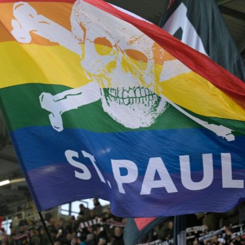 Η St Pauli ο πρώτος μεγάλος ποδοσφαιρικός σύλλογος που εγκαταλείπει το Χ - Η Γερμανική ομάδα χαρακτηρίζει την πλατφόρμα του Έλον Μασκ ως «μηχανή μίσους»
