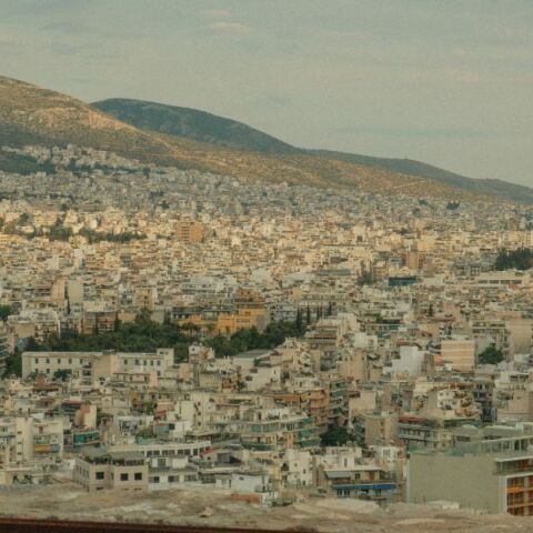 Airbnb: Tι αλλάζει στις χρεώσεις στην Ελλάδα