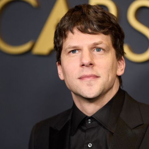 Το επόμενο φιλμ του Τζέσι Άιζενμπεργκ θα είναι ένα μιούζικαλ με τους Τζούλιαν Μουρ και Πολ Τζιαμάτι - Ο ταλαντούχος ηθοποιός και σκηνοθέτης επιστρέφει 