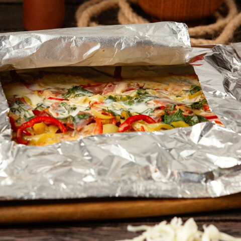 Γιατί δεν πρέπει να αποθηκεύουμε φαγητό στο αλουμινόχαρτο 