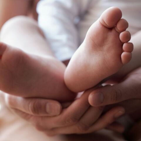 Βόρεια Μακεδονία: Μια γυναίκα γέννησε σε ηλικία 61 ετών, καταγράφοντας ρεκόρ για τη χώρα - Είχε υποβληθεί 10 φορές σε εξωσωματική γονιμοποίηση.