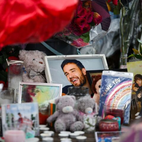 Λίαμ Πέιν: Αίτημα για τη δημιουργία μνημείου ή αγάλματος στη γενέθλια πόλη του πρόωρα χαμένου τραγουδιστή των One Direction, στο Γουλβερχάμπτον της Αγγλίας.