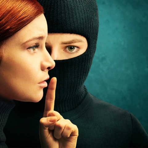 Μην Πεις Λέξη: Βία και Προδοσία στη Βόρεια Ιρλανδία - Το βιβλίο του Patrick Raden Keefe έγινε τηλεοπτική σειρά.