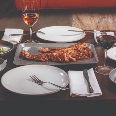 OX Athens: Μια κοσμική ψησταριά έτσι όπως την ονειρευτήκαμε