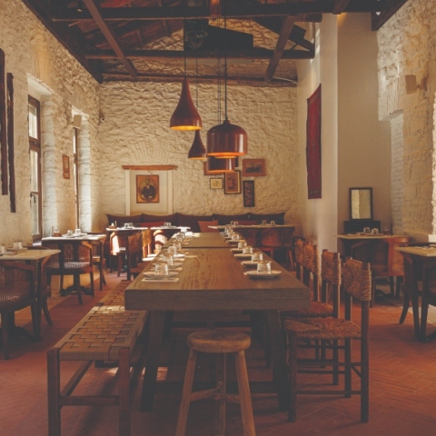 Cinapos: Το ολοκαίνουργιο μεζεδοπωλείο του Πάνου Ιωαννίδη είναι πολύ νόστιμο