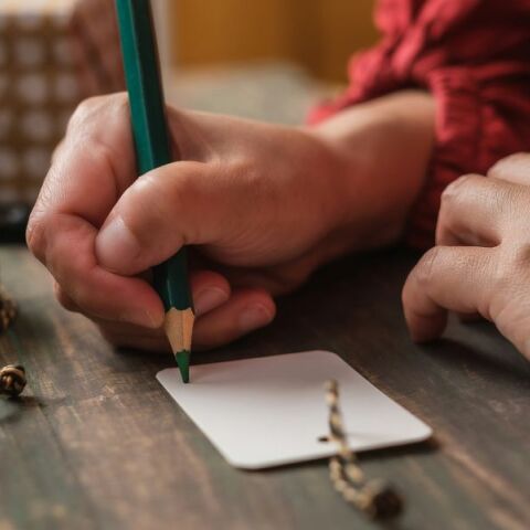 Ποιοι γιορτάζουν σήμερα 2 Δεκεμβρίου 2024; Το εορτολόγιο της Athens Voice σου τους θυμίζει. Μην ξεχάσεις να τους δώσεις τις καλύτερες ευχές σου!