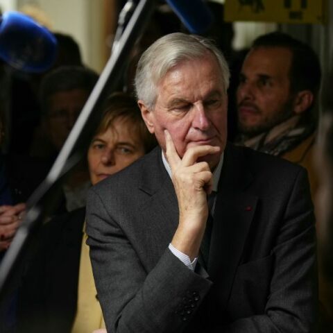 Γαλλία: Υπό κατάρρευση η κυβέρνηση Μπαρνιέ