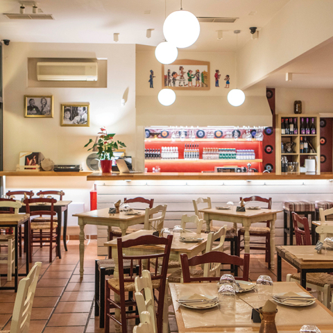 Μουσουρλού: Το ολοκαίνουργιο, ανατρεπτικό στέκι του Ηλία Σκουλά