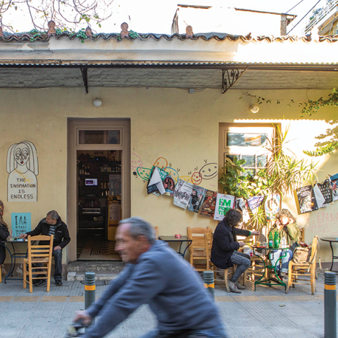 Τα Κανάρια: Το αγαπημένο στέκι με τους νόστιμους μεζέδες και τις όμορφες μουσικές βραδιές