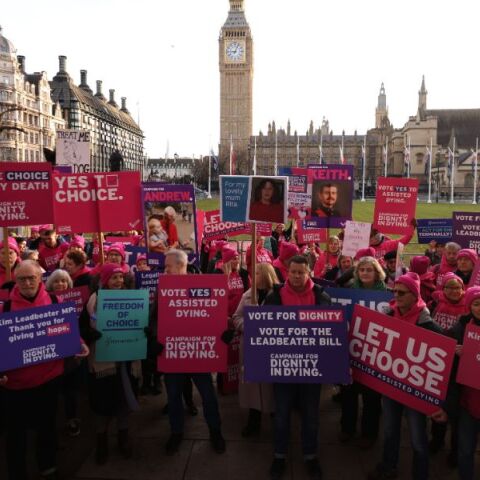 Βρετανία: Εγκρίθηκε το νομοσχέδιο για την ευθανασία