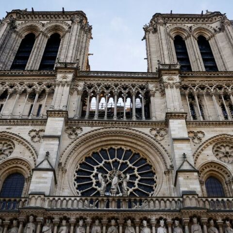 Η Παναγία των Παρισίων ανοίγει ξανά για το κοινό 5 χρόνια μετά την καταστροφική πυρκαγιά