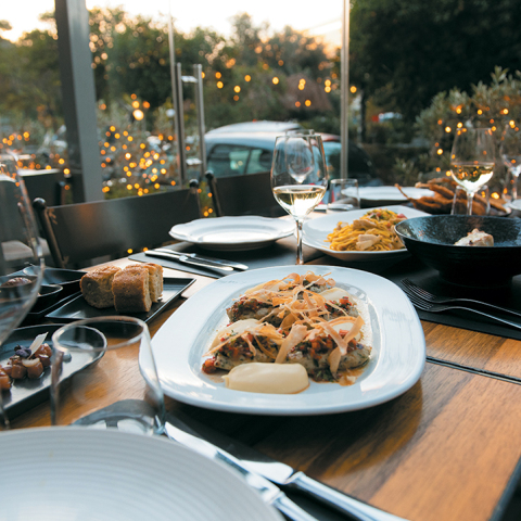 Βασίλαινας: Ιn Head-to-Tail we trust