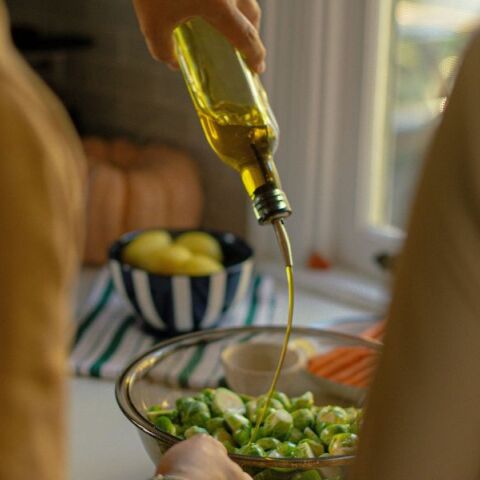 Ελαιόλαδο: Μειωμένη 40% η τιμή παραγωγού - Στη δεύτερη θέση στην Ε.Ε. η Ελλάδα όσον αφορά τη παραγωγή - Οι παράγοντες που πιέζουν προς τα κάτω τις τιμές