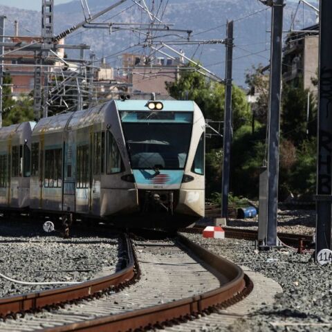 Συρμός του προαστιακού π