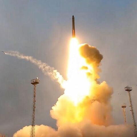 Ρωσία: «Ανοικτό ζήτημα» η επανέναρξη δοκιμών πυρηνικών όπλων με δεδομένη την κίνηση των ΗΠΑ - Αλλαγή στάσης από τη Μόσχα μετά τις τελευταίες εξελίξεις. 