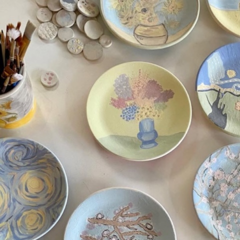 Πού θα μάθεις ζωγραφική σε κεραμικά μαζί με την παρέα σου