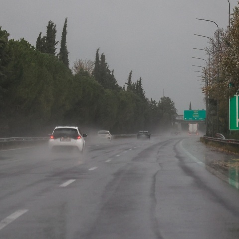 Αυτοκίνητα σε καταιγίδα